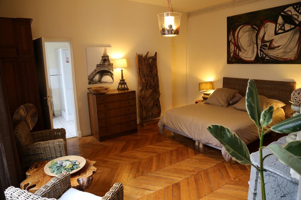 A Room In Paris Room photo