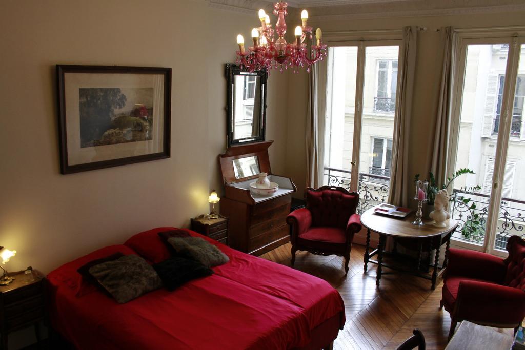 A Room In Paris Room photo