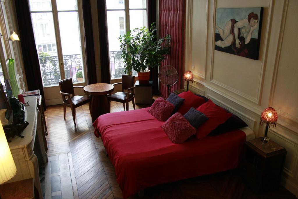 A Room In Paris Room photo